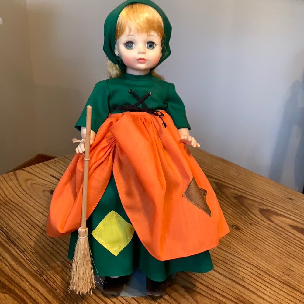 Madame Alexander 1540 Poor Cinderella doll